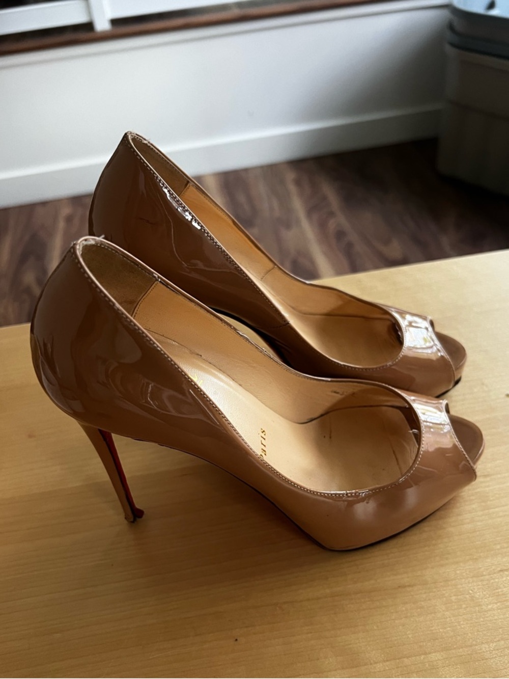 Christian Louboutin Nude Very Prive Patent Red Sole peep toe Pumps size 38